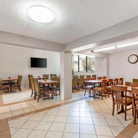 Quality Inn Пітерборо Екстер'єр фото