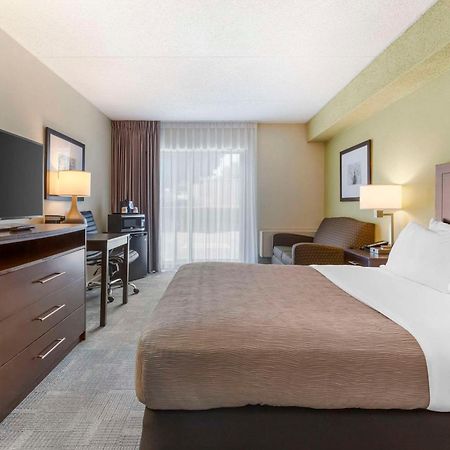 Quality Inn Пітерборо Екстер'єр фото