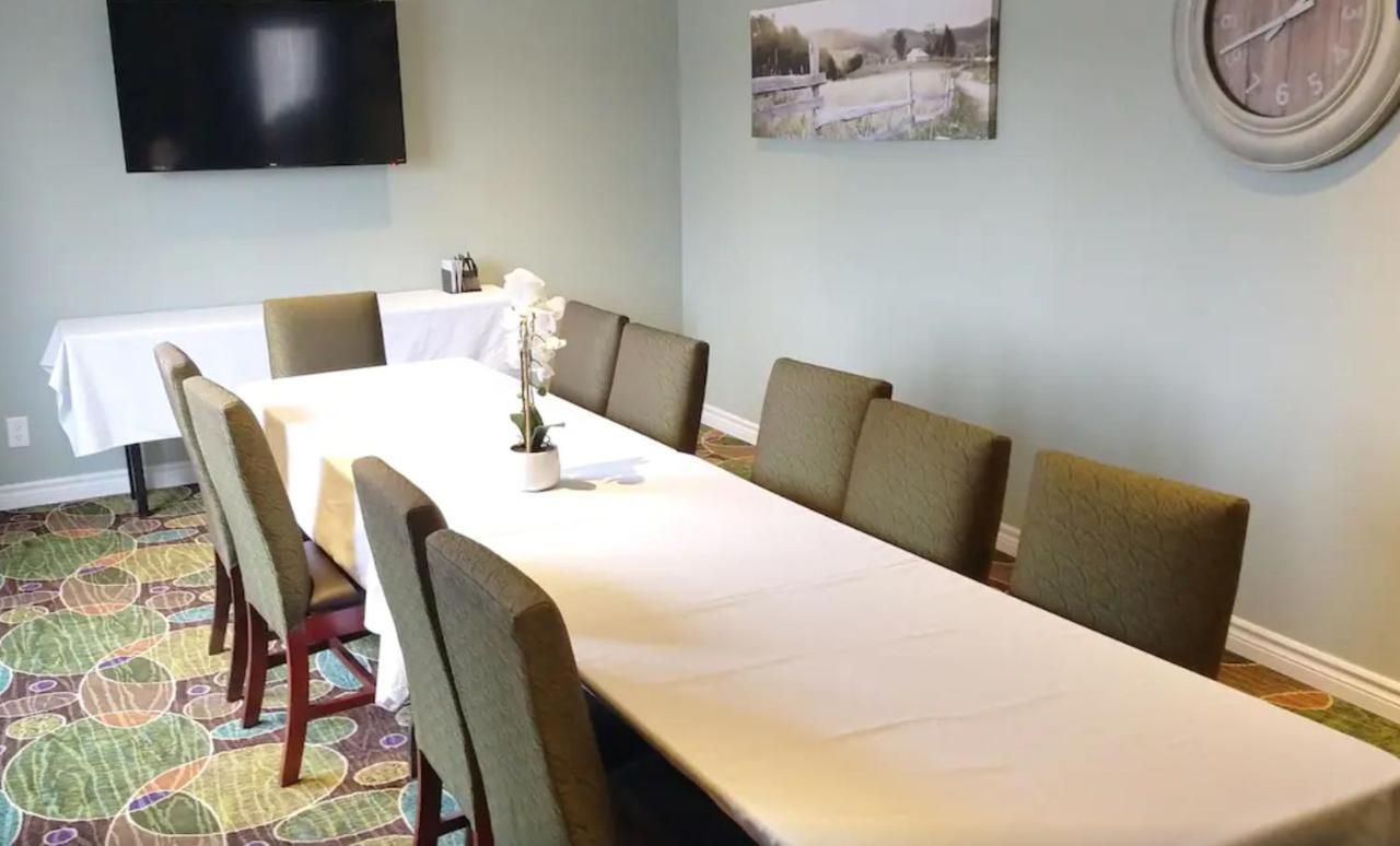 Quality Inn Пітерборо Екстер'єр фото