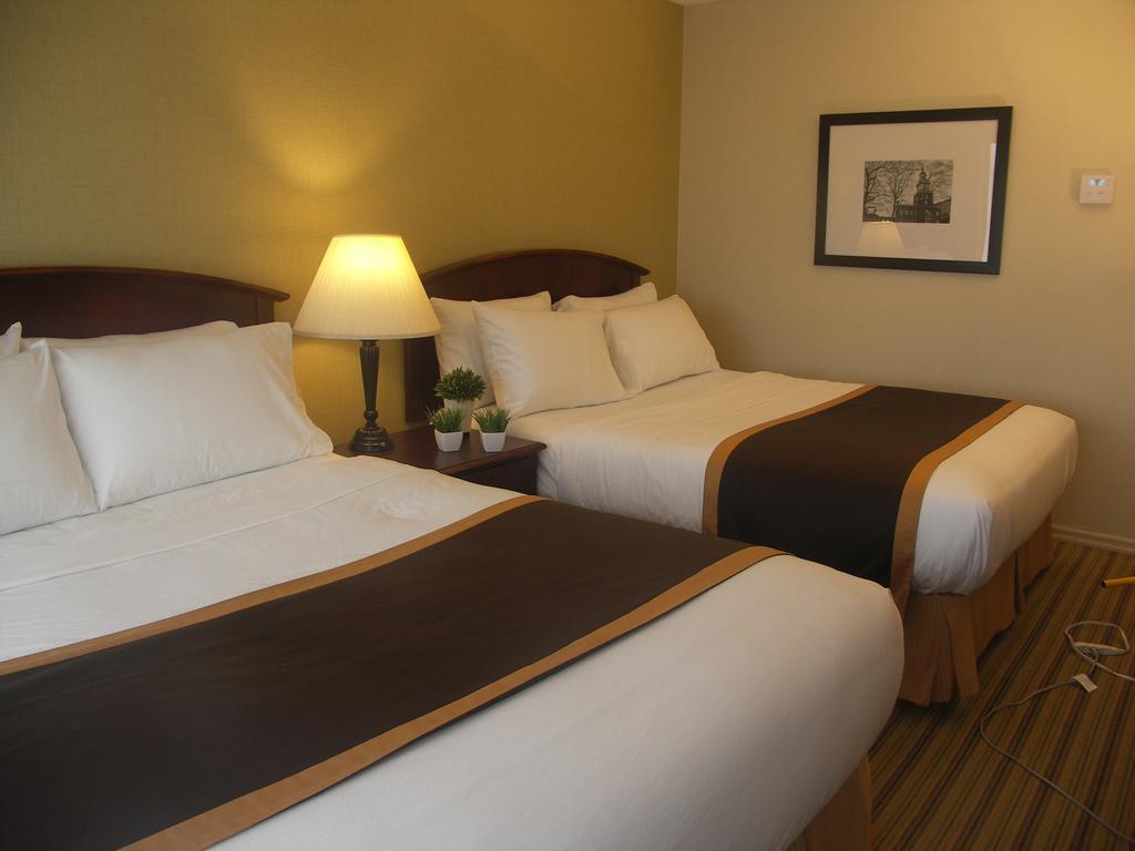 Quality Inn Пітерборо Екстер'єр фото