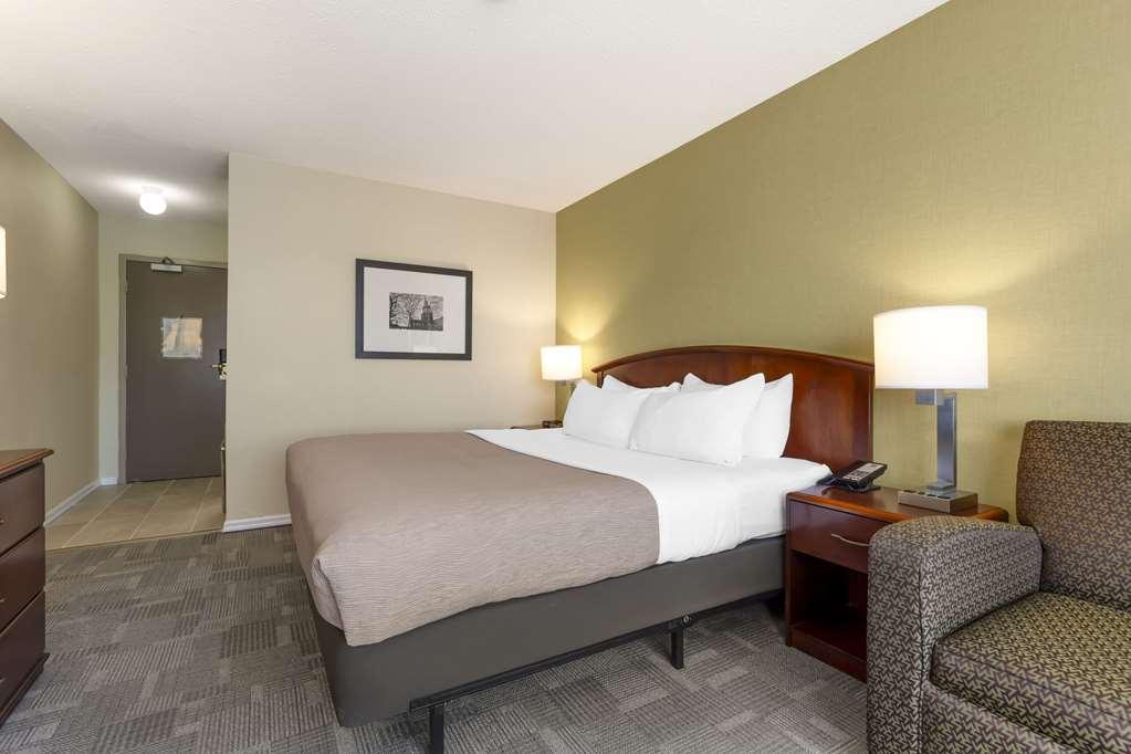 Quality Inn Пітерборо Номер фото